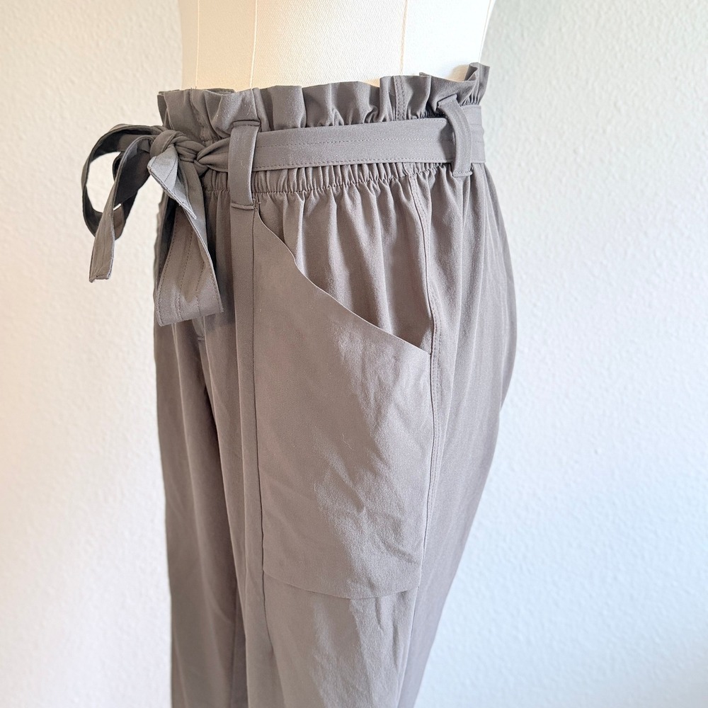 Athleta Gray Athleisure Waist Tapered Cargo Pants Minimalist Travel Outdoor Sz 0 - Picture 3 of 9
